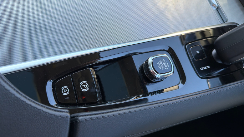 Volvo XC90 2.0 B5D [235] Plus Dark 5dr AWD Geartronic Diesel Estate